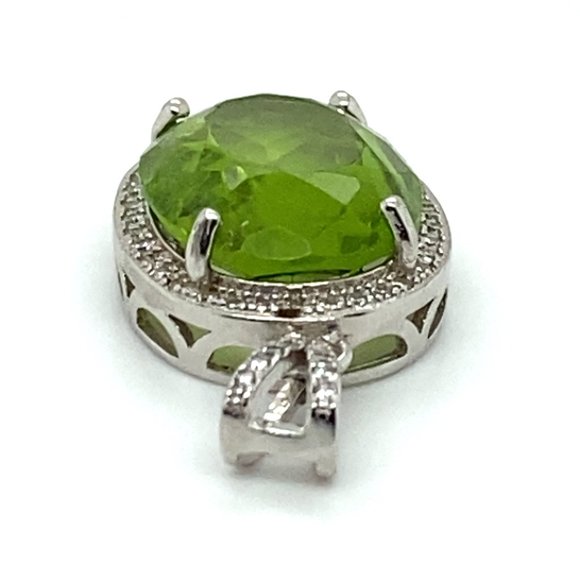Peridot 9.00ct White Gold Finish Solid 925 Sterling Silver Pendant - Picture 7 of 7